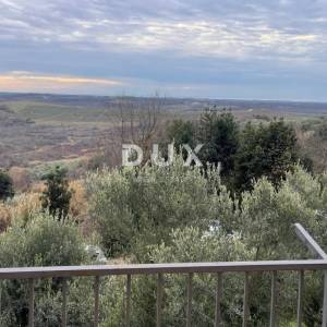 Istra, Buje, Starija kamena kuća, jedinstvena lokacija, panoramski pogled