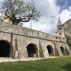 Istra, Buje, Starija kamena kuća, jedinstvena lokacija, panoramski pogled