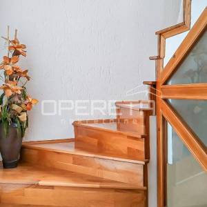 ISTRA, BUZET – Kuća u starom gradu s vrtom i prekrasnim pogledom
