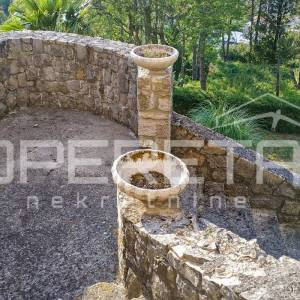 ISTRA, BUZET – Kuća u starom gradu s vrtom i prekrasnim pogledom
