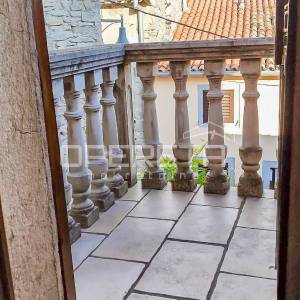ISTRA, BUZET – Kuća u starom gradu s vrtom i prekrasnim pogledom
