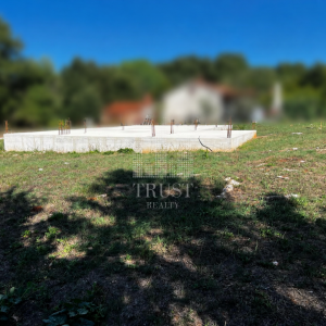 ISTRA, LABIN - Građevinsko zemljište sa započetom gradnjom 