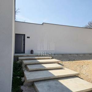 ISTRA, LABIN - Moderna prizemnica u blizini centra