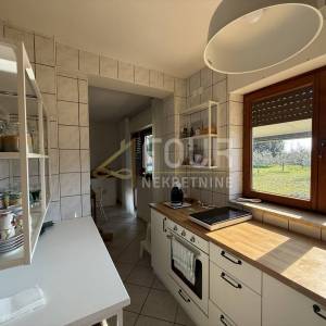 Istra, Marčana - okolica, samostojeća kuća s velikom okućnicom