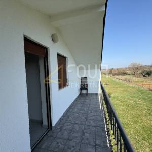 Istra, Marčana - okolica, samostojeća kuća s velikom okućnicom