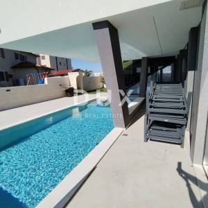 Istra, Medulin, vila, 420 m2, 150 metara od mora