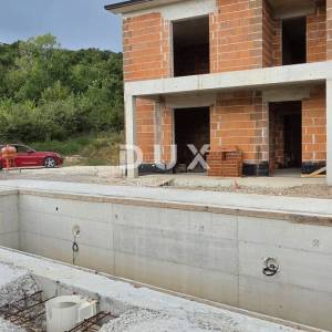 ISTRA, PIĆAN - Novoizgrađena vila smještena u prirodnom okruženju