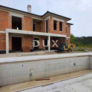 ISTRA, PIĆAN - Novoizgrađena vila smještena u prirodnom okruženju