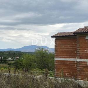 ISTRA, PIĆAN - Novoizgrađena vila smještena u prirodnom okruženju