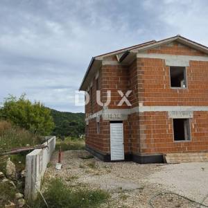 ISTRA, PIĆAN - Novoizgrađena vila smještena u prirodnom okruženju