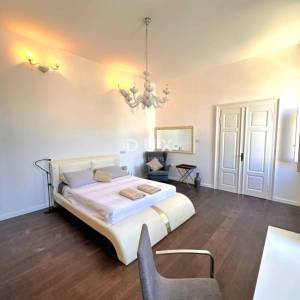 Istra, Pula, Centar, Renoviran stan u pješačkoj zoni, 133.96m2, nadomak sadržaja