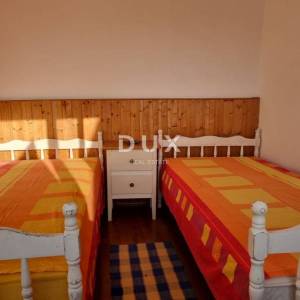 Istra, Pula, dvoetažni stan, centar, terasa, pogled na more, 65 m2