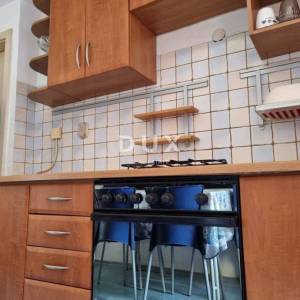 Istra, Pula, dvoetažni stan, centar, terasa, pogled na more, 65 m2
