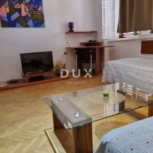 Istra, Pula, dvoetažni stan, centar, terasa, pogled na more, 65 m2