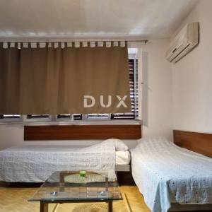 Istra, Pula, dvoetažni stan, centar, terasa, pogled na more, 65 m2