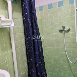 Istra, Pula, dvoetažni stan, centar, terasa, pogled na more, 65 m2