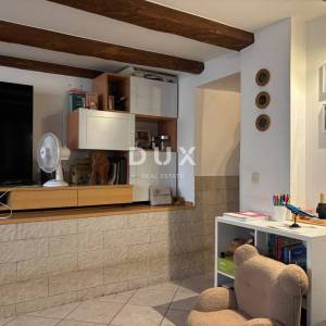Istra, Pula, dvoetažni stan, 74,40 m2, dvorište