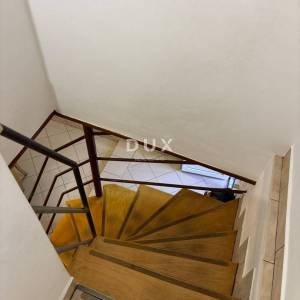 Istra, Pula, dvoetažni stan, 74,40 m2, dvorište