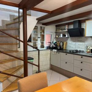 Istra, Pula, dvoetažni stan, 74,40 m2, dvorište