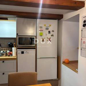 Istra, Pula, dvoetažni stan, 74,40 m2, dvorište