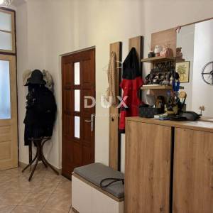 Istra, Pula, dvoetažni stan, 74,40 m2, dvorište