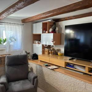 Istra, Pula, dvoetažni stan, 74,40 m2, dvorište