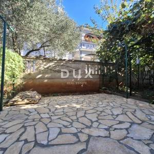 Istra, Pula, dvosobni stan, 41,89 m2, prizemlje, dvorište, parking