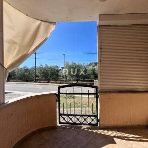 Istra, Pula, dvosobni stan, 41,89 m2, prizemlje, dvorište, parking