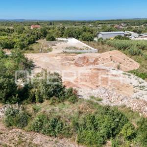 Istra, Pula – gospodarsko zemljište 2.340 m², zone I2 i K1
