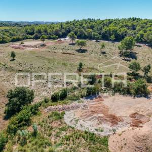 Istra, Pula – gospodarsko zemljište 2.340 m², zone I2 i K1
