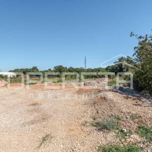Istra, Pula – gospodarsko zemljište 2.340 m², zone I2 i K1
