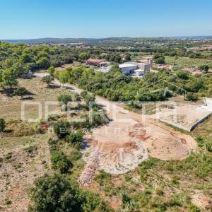Istra, Pula – gospodarsko zemljište 2.340 m², zone I2 i K1
