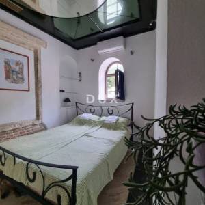 Istra, Pula, poslovni prostor, centar, pješačka zona, 45 m2