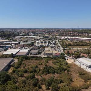 ISTRA, PULA Veliko građevinsko zemljište u poslovnoj zoni Šijana 12 350 m2