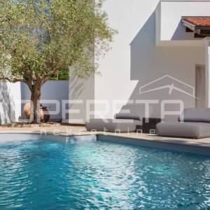 Istra, Rovinj okolica – kuća s privatnim bazenom i mediteranskim vrtom
