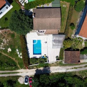 ISTRA, SVETI LOVREČ – Kamena kuća s bazenom u mirnom istarskom okruženju
