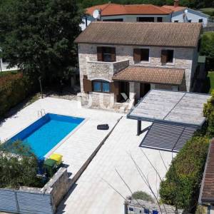 ISTRA, SVETI LOVREČ – Kamena kuća s bazenom u mirnom istarskom okruženju