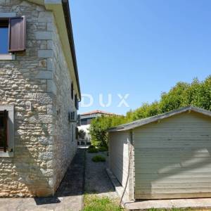 ISTRA, SVETI LOVREČ – Kamena kuća s bazenom u mirnom istarskom okruženju