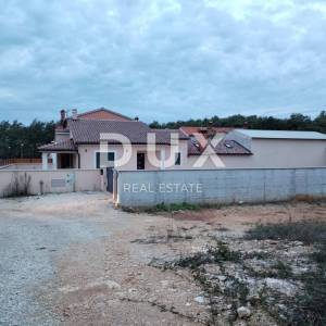 Istra, Svetvinčenat, kuća, 133 m2, bazen, okućnica 650 m2
