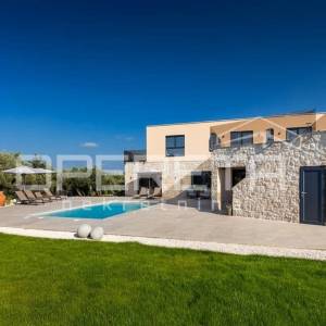 Istra, Tar – moderna vila s 4 spavaće sobe i bazenom