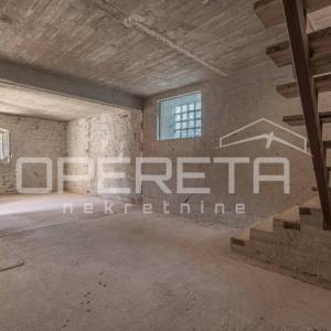 ISTRA, TINJAN (OKOLICA) -  Jedinstveni kompleks kamenih kuća s velikim potencija