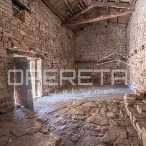 ISTRA, TINJAN (OKOLICA) -  Jedinstveni kompleks kamenih kuća s velikim potencija