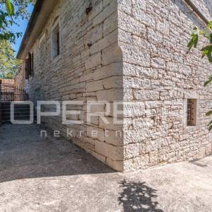 ISTRA, TINJAN (OKOLICA) -  Jedinstveni kompleks kamenih kuća s velikim potencija