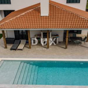 Istra, Umag, 373.00 m2, mediteranska vila, bazen