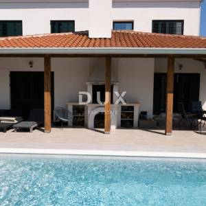 Istra, Umag, 373.00 m2, mediteranska vila, bazen