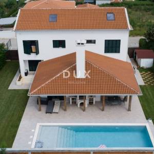 Istra, Umag, 373.00 m2, mediteranska vila, bazen