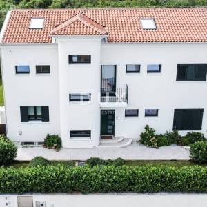 Istra, Umag, 373.00 m2, mediteranska vila, bazen