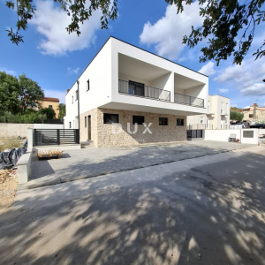 Istra, Umag – Dvojna kuća s bazenom, novogradnja 147m²
