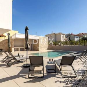 Istra, Umag, samostojeća kuća, 238 m², bazen, novogradnja