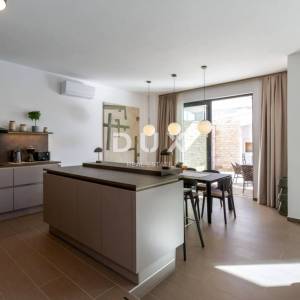 Istra, Umag, samostojeća kuća, 238 m², bazen, novogradnja